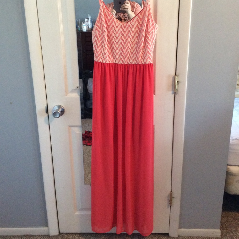 Off brand chiffon chevron maxi